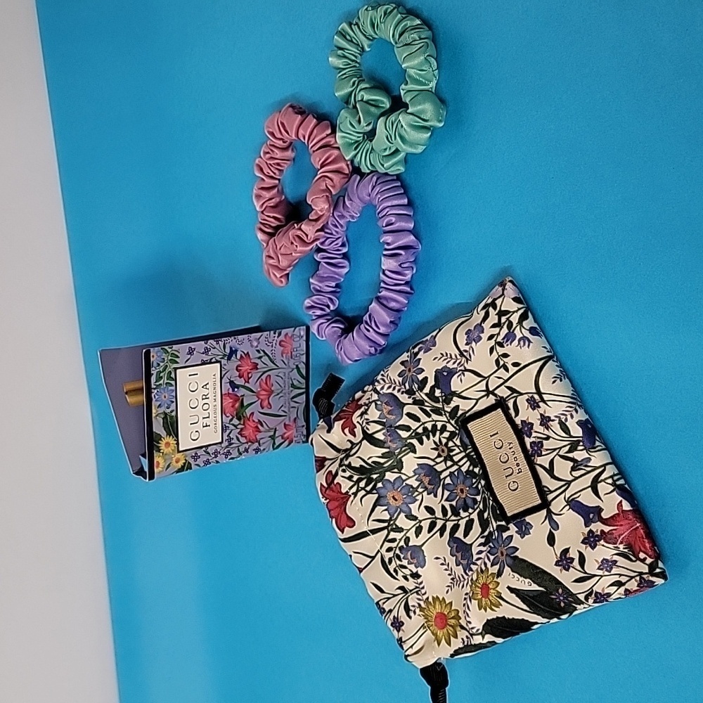 NIB Gucci Beauty Satin Scrunchie Set/Floral Pouch and Fragrance